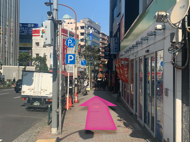 目黒駅西口付近 目黒の通り